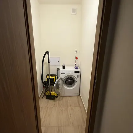 Zenna V Centre Mesta S Parkovanim Free Appartamento *