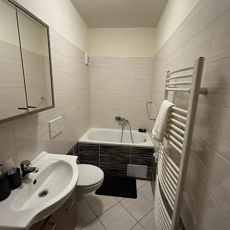 Zenna V Centre Mesta S Parkovanim Free